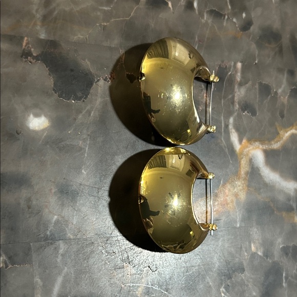 Gold Tone Chunky Hoop Earrings Unsigned! - Picture 12 of 16